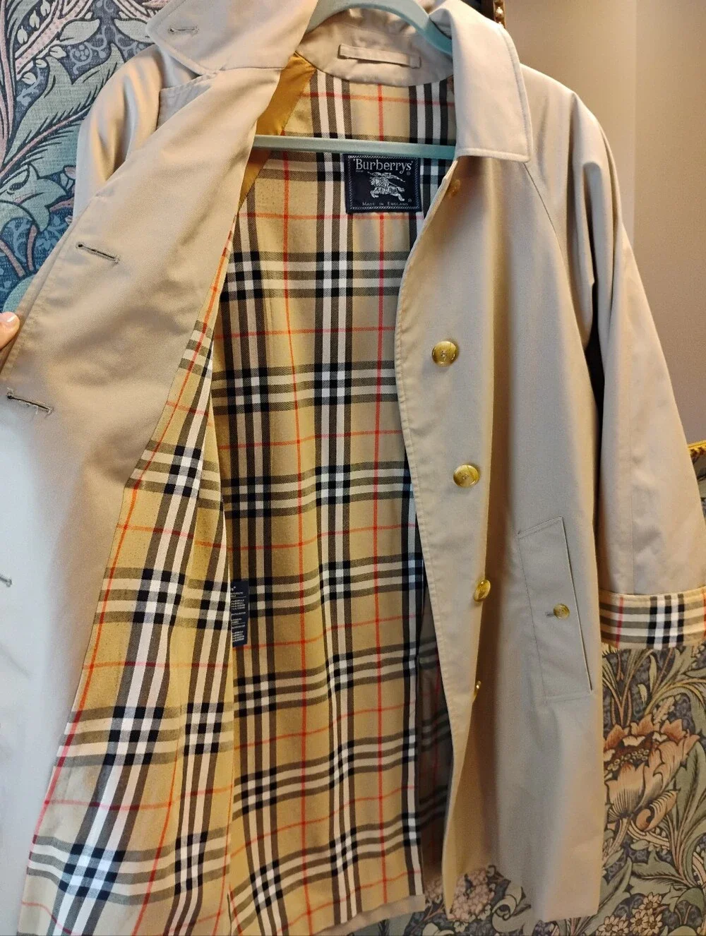 Vintage Burberry Classic Beige Trench Coat with Plaid Lining - Picture 3 of 11